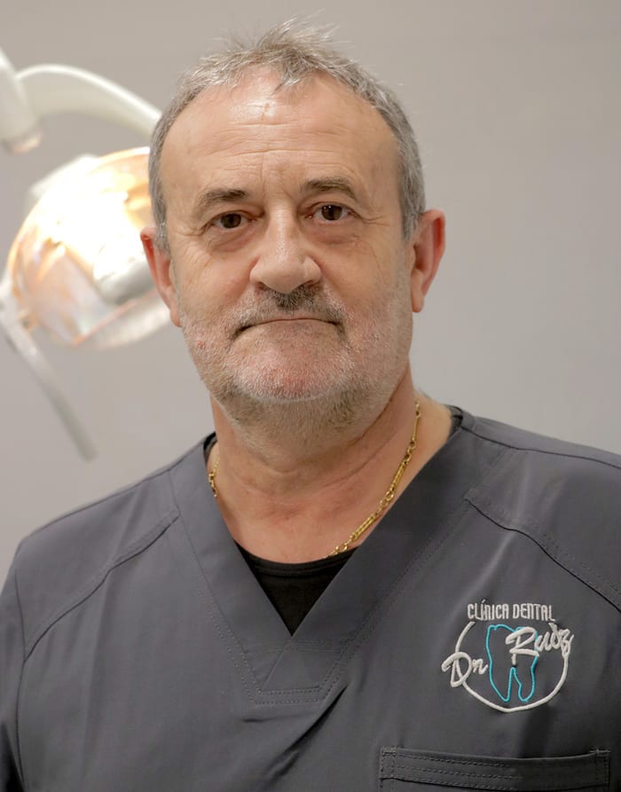 Dr. Fructuoso Ruiz, director médico de la Clínica Dental Dr. Ruiz