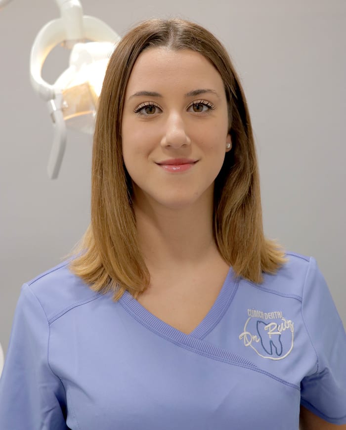Noelia, higienista y auxiliar de clínica