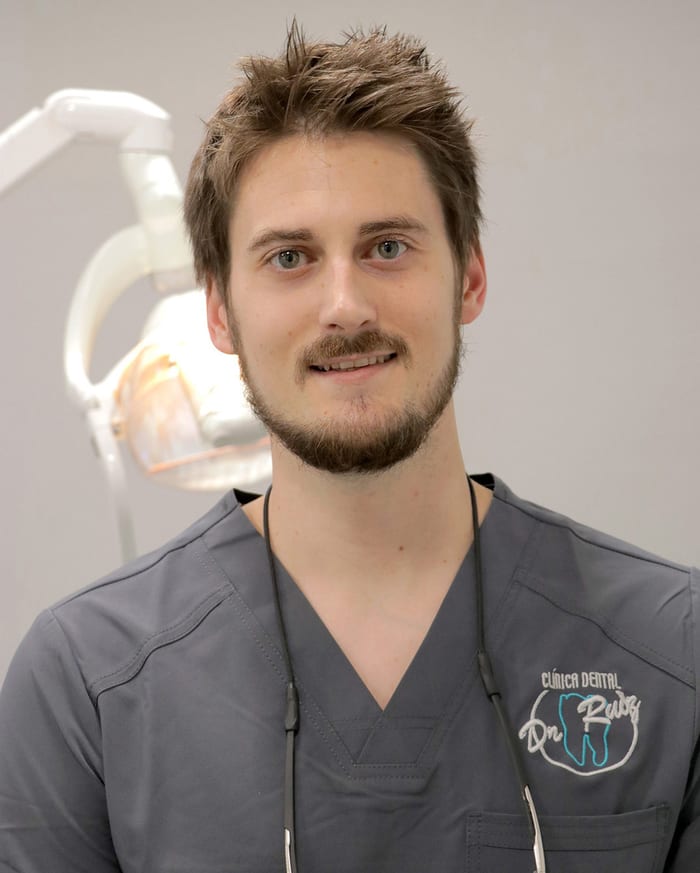 Dr. Xavier F. Ruiz, especialista en endodoncia microscópica